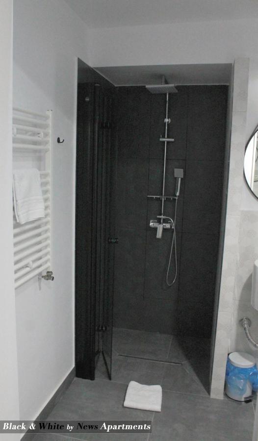 Black & White - News Apartment Bucarest Exterior foto